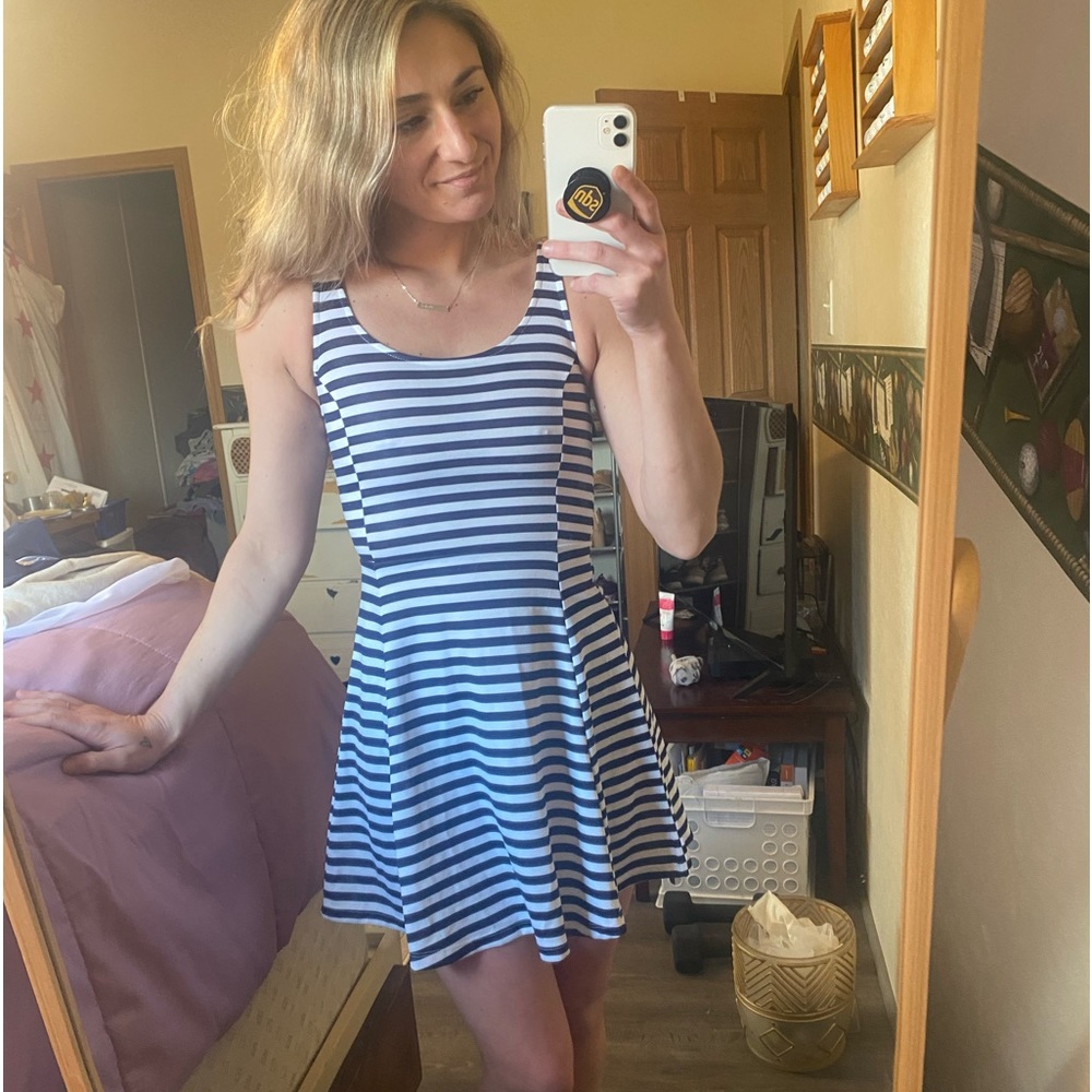 Cute Black & White Horizontal Striped Dress! Size: 0, Brand: H&M